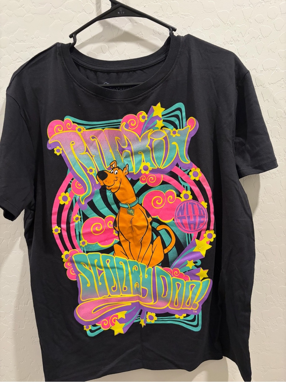 Scooby-Doo Stay Weird Neon Black Psychedelic Graphic T-Shirt XL
